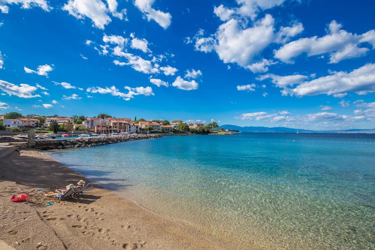 Apartments By The Sea Vantacici, Krk - 5347 Malinska Kültér fotó